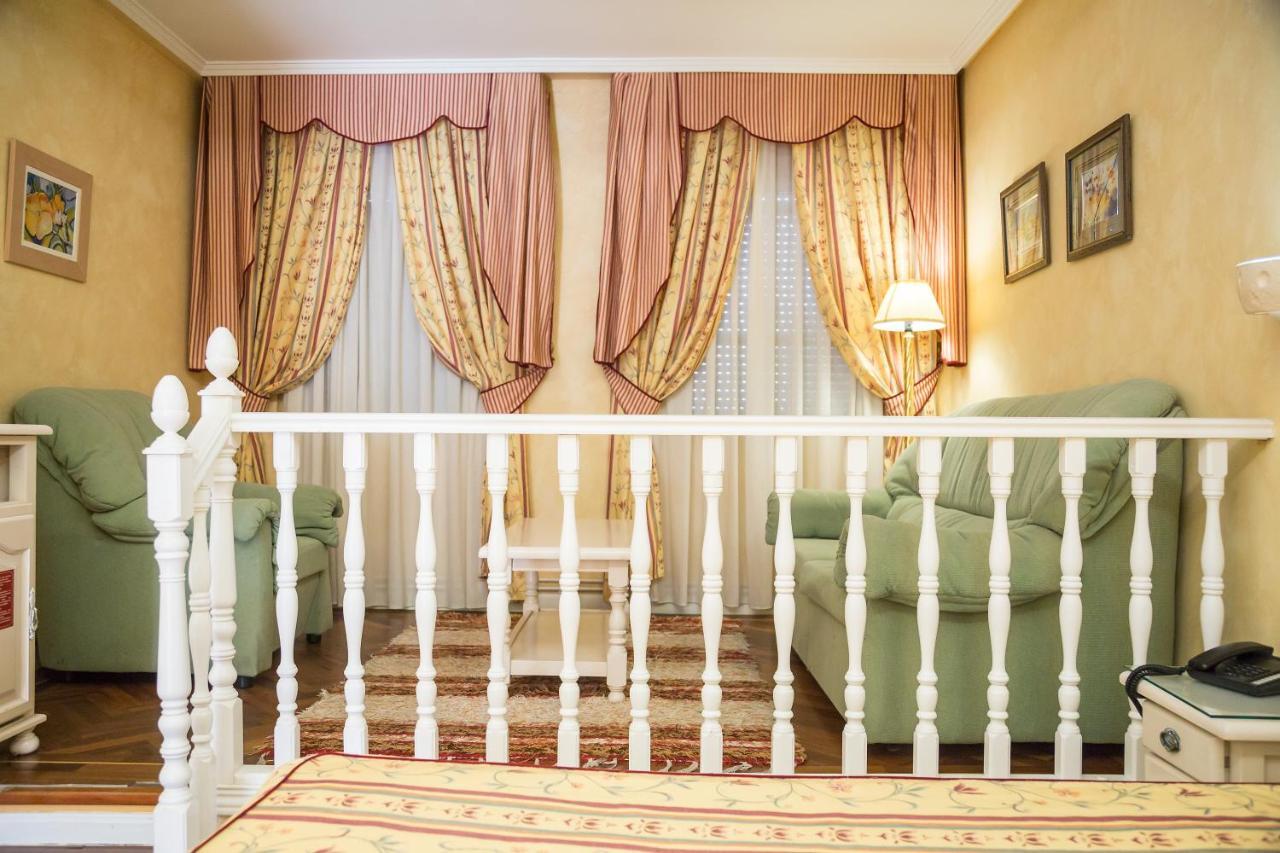 Los Arcos Dosbarrios エクステリア 写真